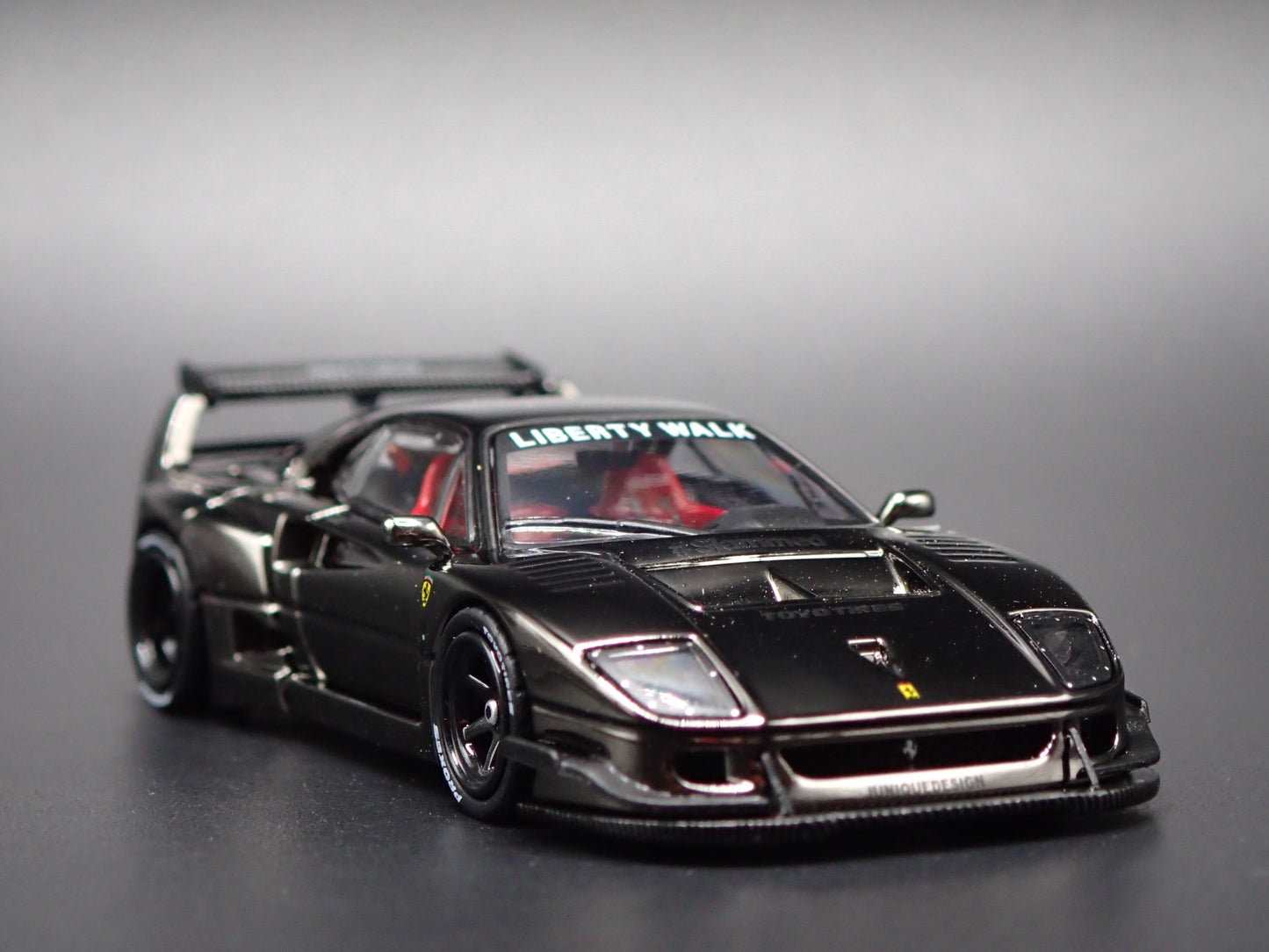 FERRARI F40 LBWK SUPER CAR 1:64 SCALE COLLECTIBLE DIORAMA DIECAST MODEL CAR
