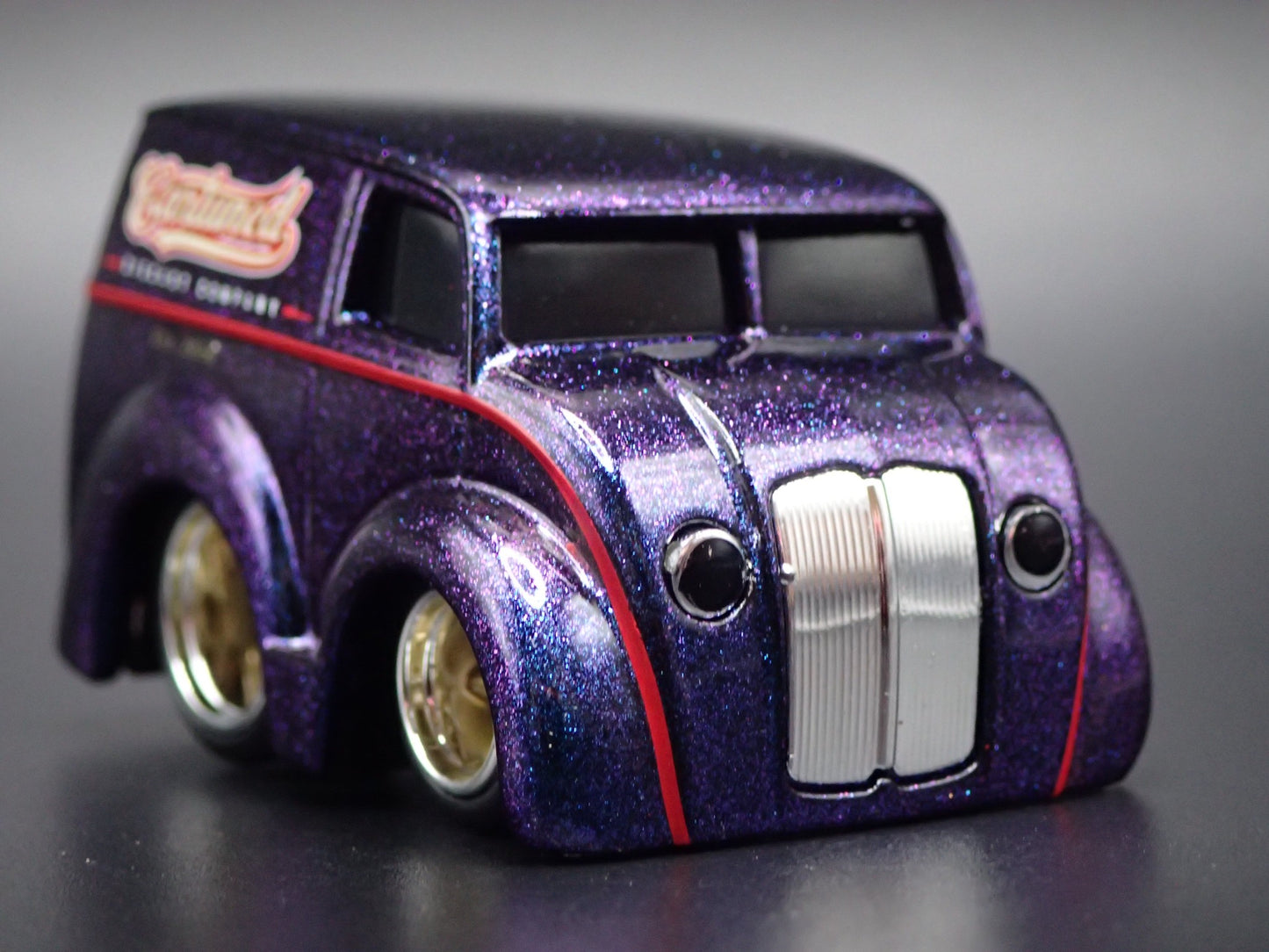 1937 - 1986 DIVCO TRUCK CAR TUNED BLUE 1:64 SCALE DIORAMA DIECAST MODEL CAR