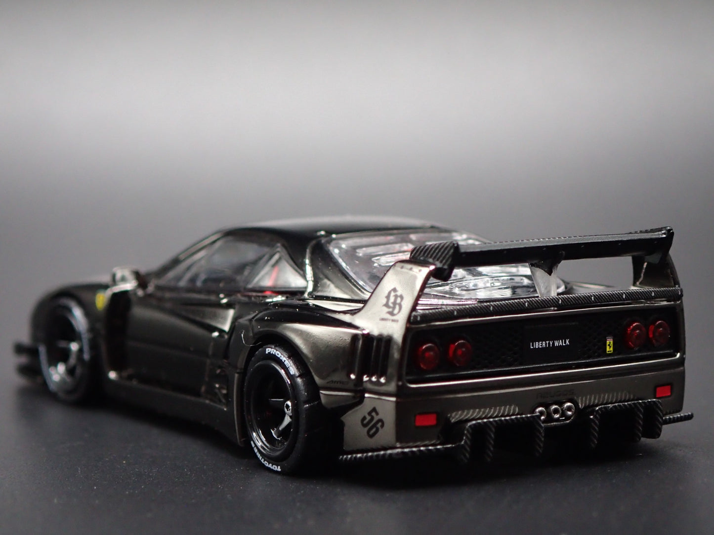 FERRARI F40 LBWK SUPER CAR 1:64 SCALE COLLECTIBLE DIORAMA DIECAST MODEL CAR