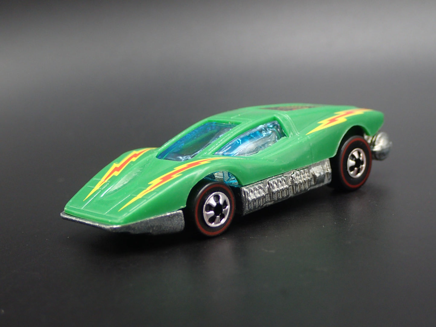 LARGE CHARGE HOT WHEELS ORGINAL GREEN 1:64 SCALE DIORAMA DIECAST MODEL CAR