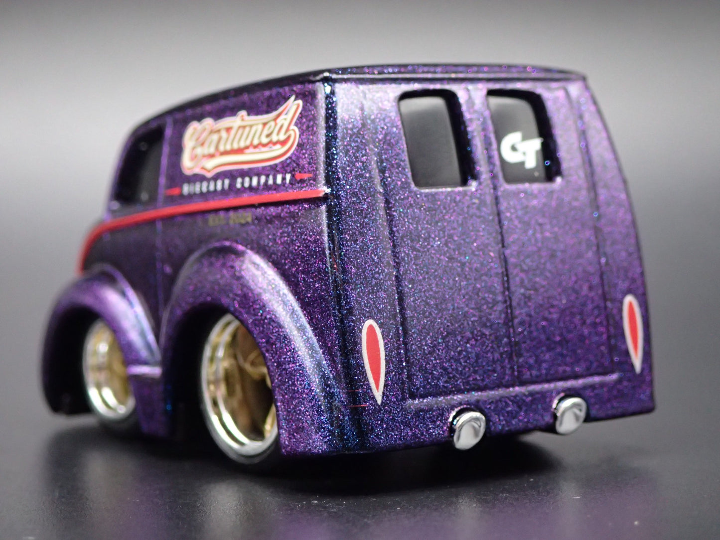 1937 - 1986 DIVCO TRUCK CAR TUNED BLUE 1:64 SCALE DIORAMA DIECAST MODEL CAR