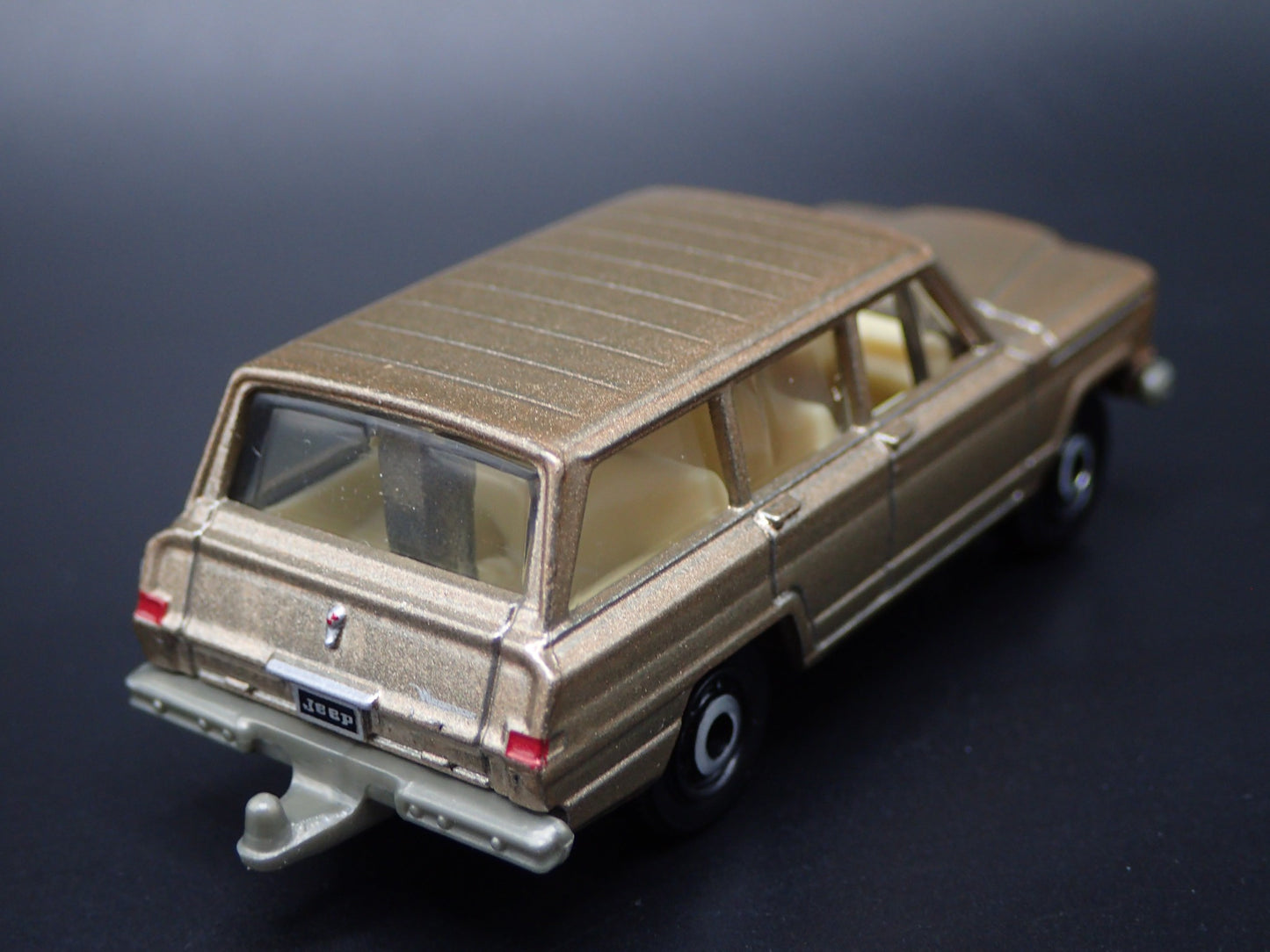 1963-1982 JEEP WAGONEER w/ TOW HITCH GOLD 1:64 SCALE DIORAMA DIECAST MODEL CAR