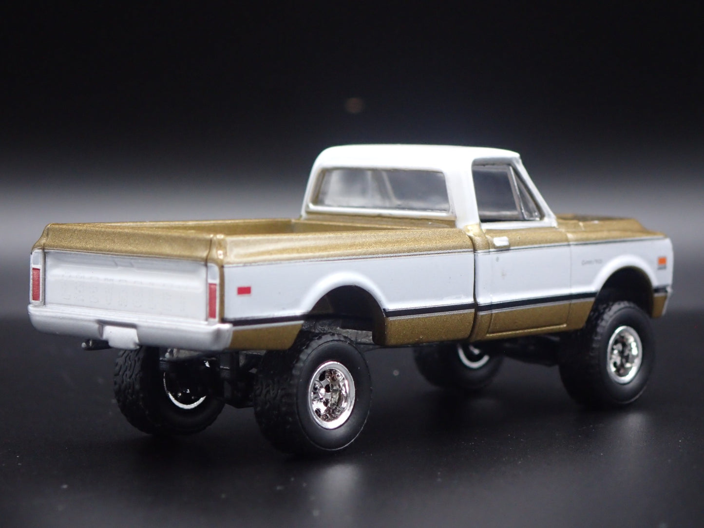 1969 69 CHEVY CHEVROLET K10 4X4 PICKUP TRUCK GOLD 1:64 SCALE DIECAST MODEL CAR