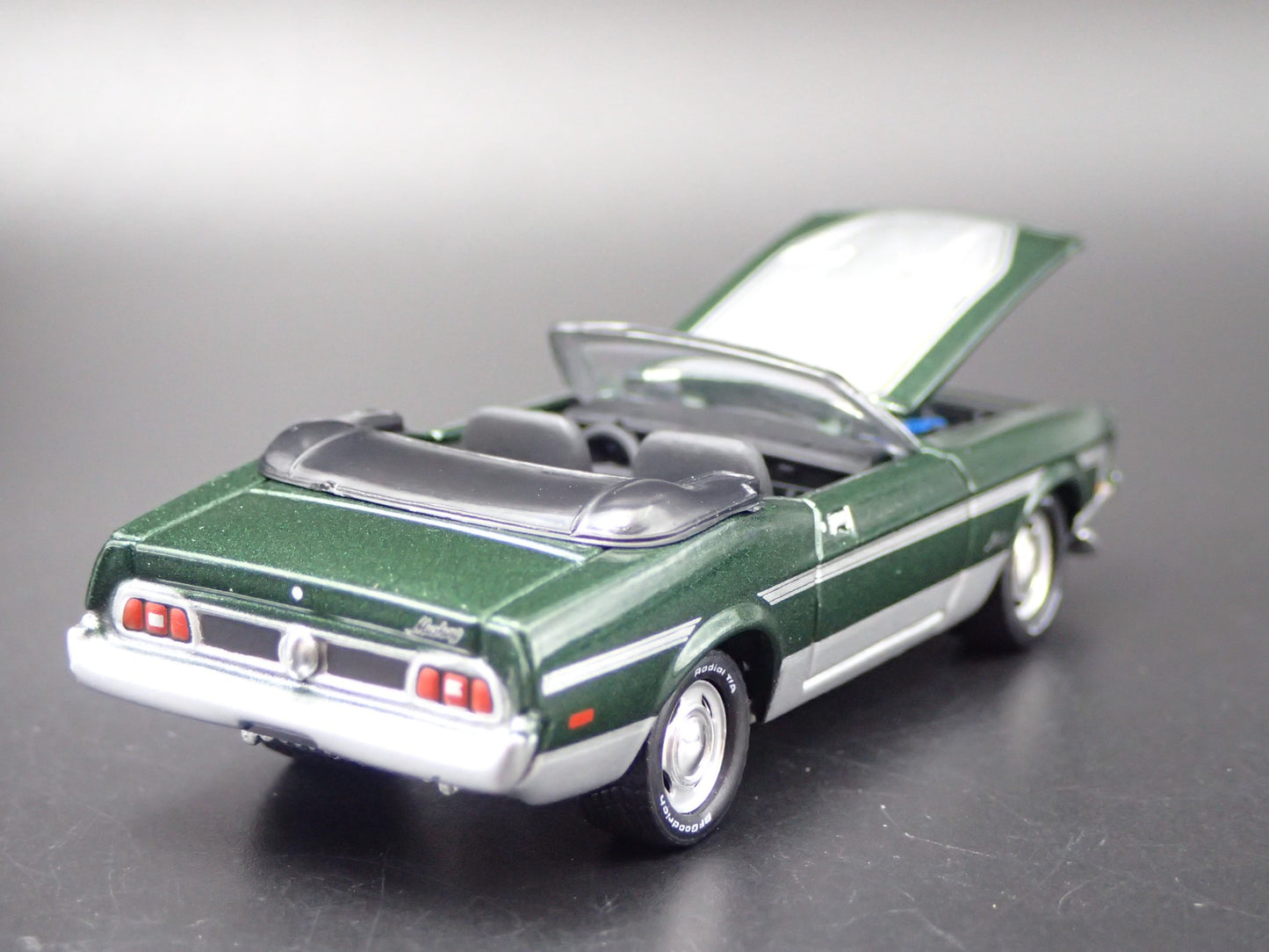 1972 72 FORD MUSTANG CONVERTIBLE GREEN RARE 1/64 SCALE DIORAMA DIECAST MODEL CAR