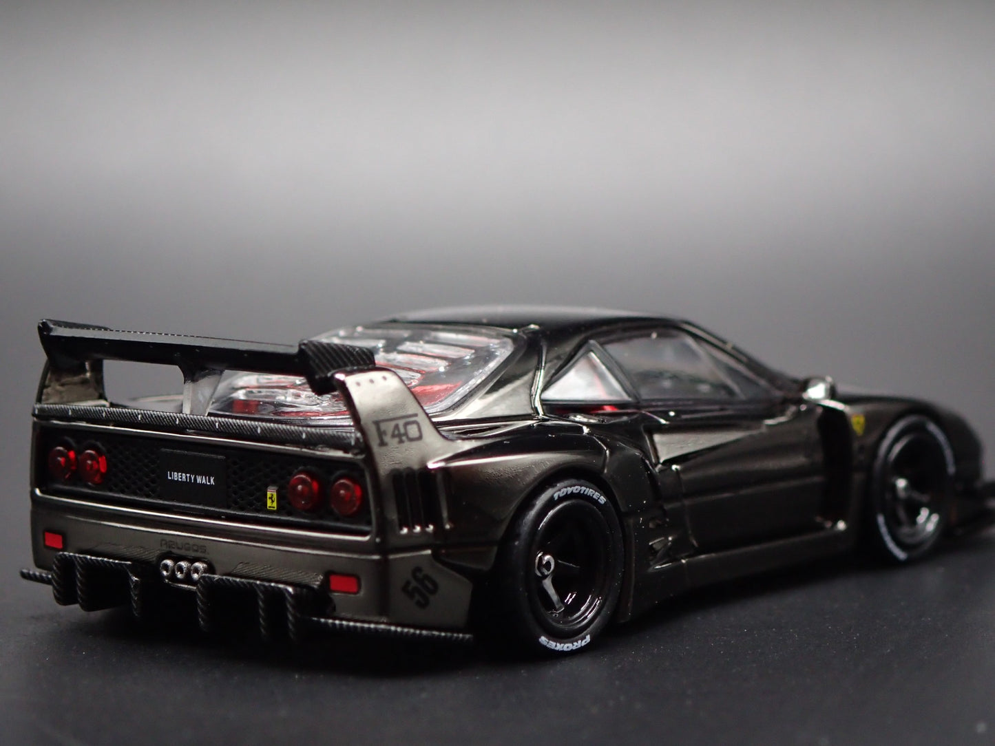 FERRARI F40 LBWK SUPER CAR 1:64 SCALE COLLECTIBLE DIORAMA DIECAST MODEL CAR