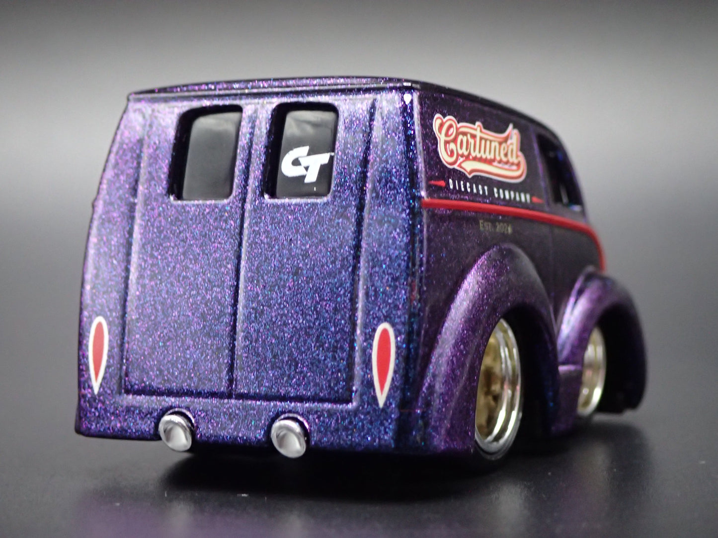 1937 - 1986 DIVCO TRUCK CAR TUNED BLUE 1:64 SCALE DIORAMA DIECAST MODEL CAR