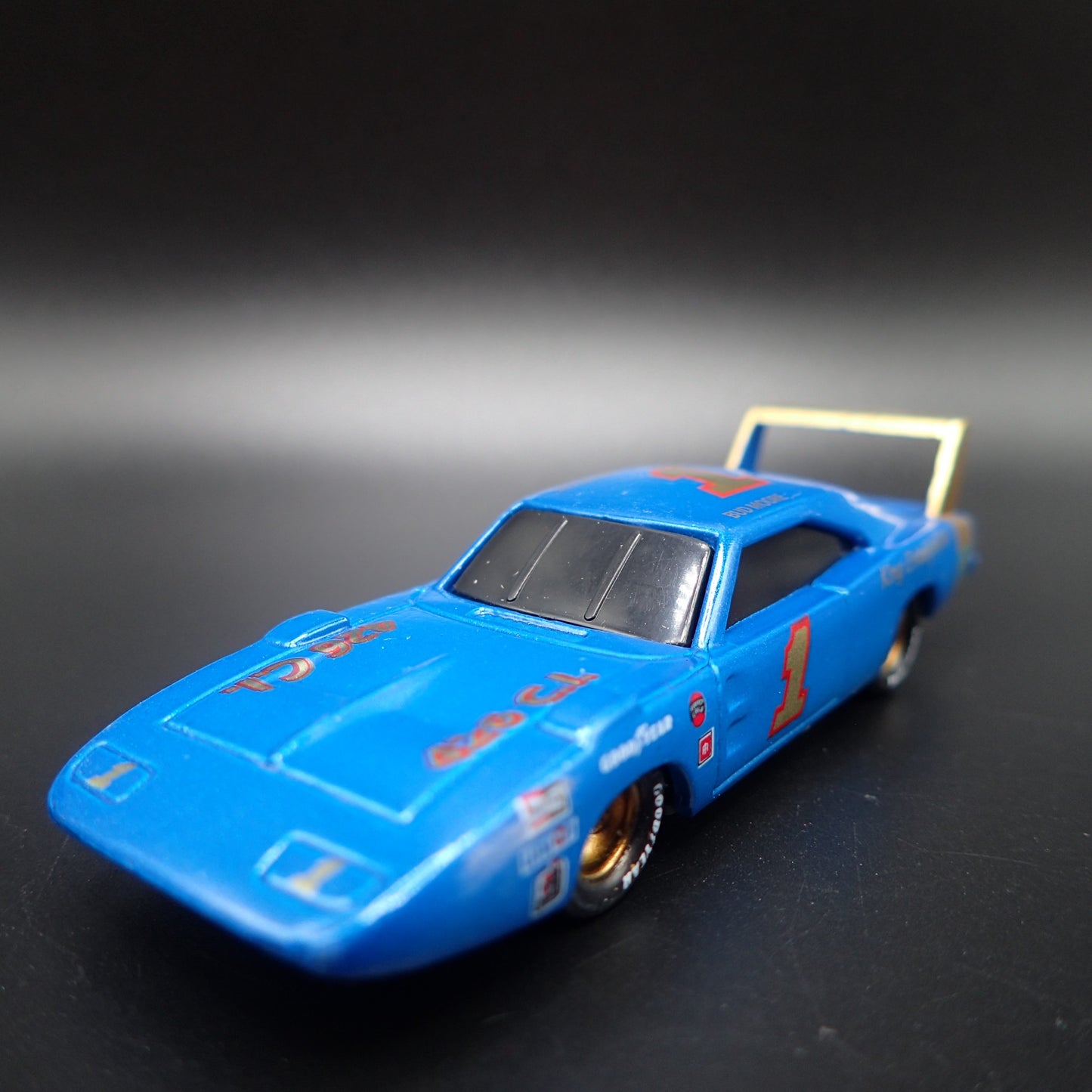 1969 DODGE CHARGER DAYTONA VINTAGE NASCAR BUD MOORE 1:64 SCALE DIECAST MODEL CAR