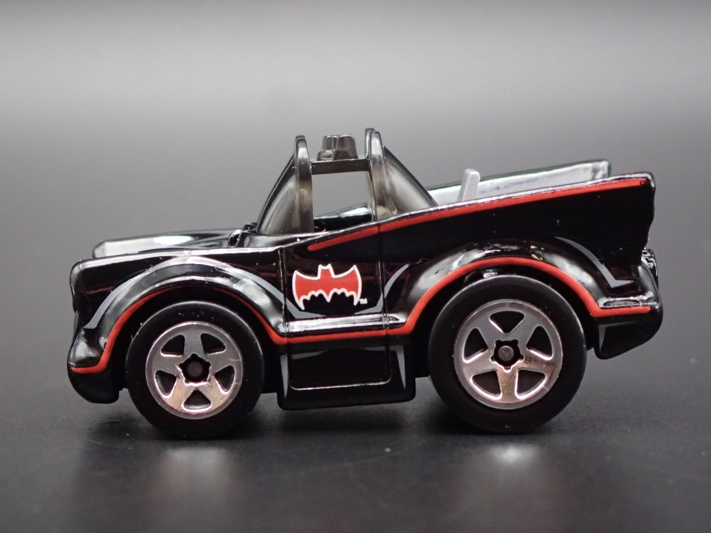 1966 66 BATMAN BATMOBILE ADAM WEST TV 1/64 SCALE COLLECTIBLE DIECAST MODEL CAR