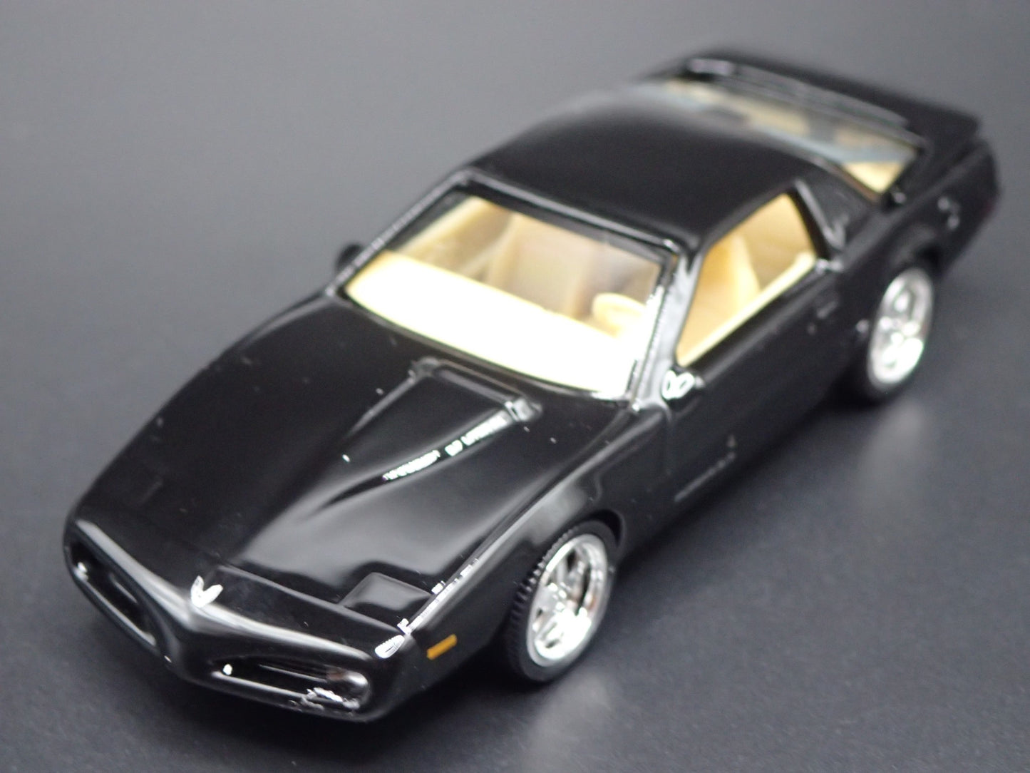 1992 92 PONTIAC FIREBIRD FORMULA BLACK 1:64 SCALE DIORAMA DIECAST MODEL CAR