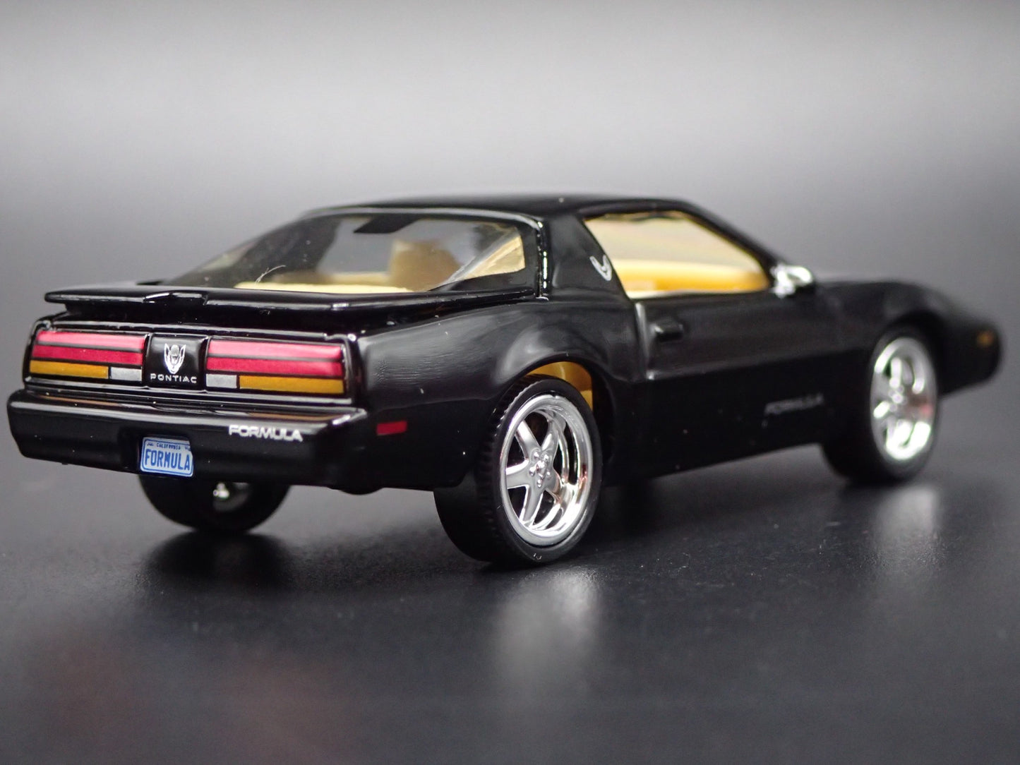 1992 92 PONTIAC FIREBIRD FORMULA BLACK 1:64 SCALE DIORAMA DIECAST MODEL CAR