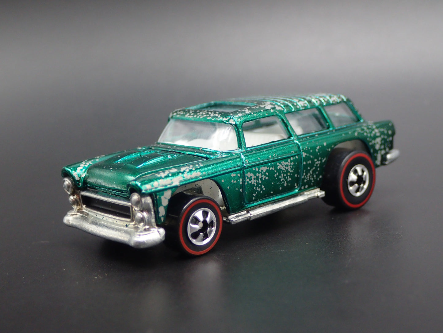 1955 CHEVY CHEVROLET NOMAD STATION WAGON BARN FIND 1:64 SCALE DIECAST MODEL CAR