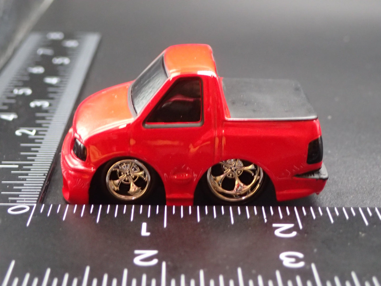 1999-2004 FORD SVT F150 LIGHTNING PICKUP TRUCK RED 1:64 SCALE DIECAST MODEL CAR