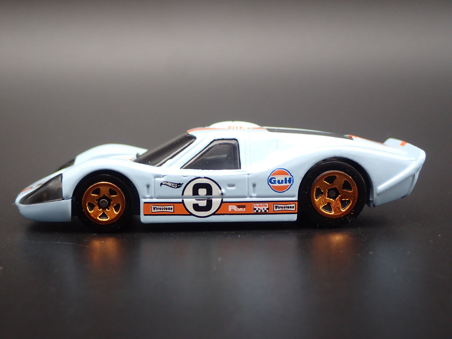 1967 67 FORD GT40 MK.IV GULF OIL RACING 1:64 SCALE DIORAMA DIECAST MODEL CAR