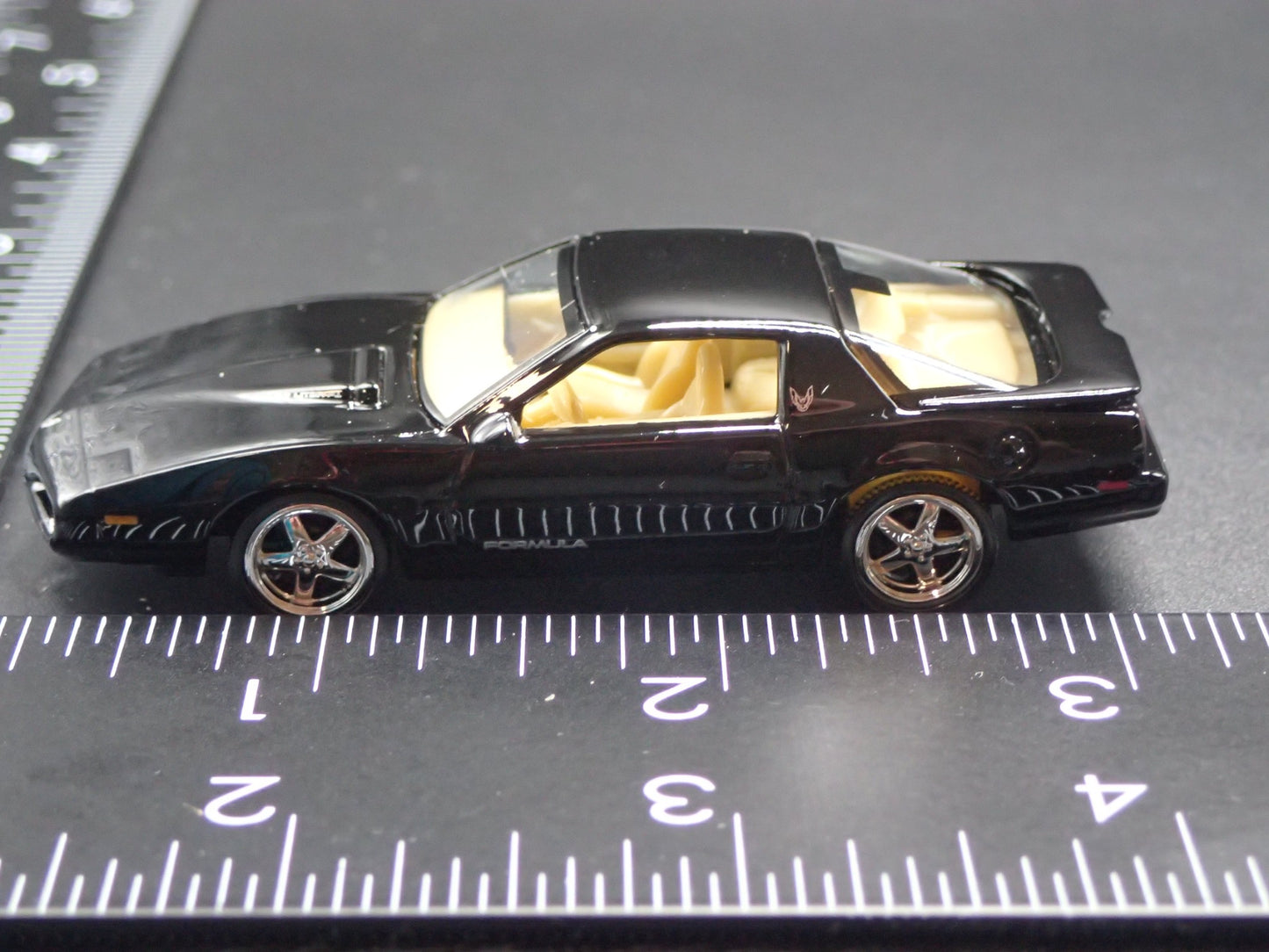 1992 92 PONTIAC FIREBIRD FORMULA BLACK 1:64 SCALE DIORAMA DIECAST MODEL CAR