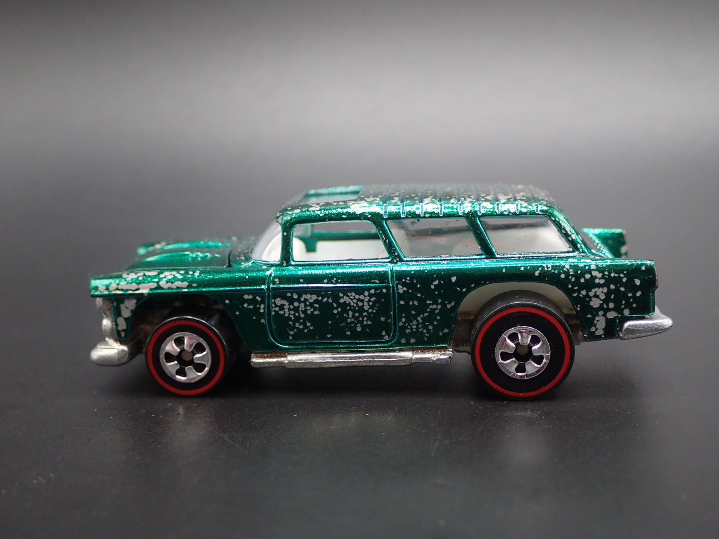 1955 CHEVY CHEVROLET NOMAD STATION WAGON BARN FIND 1:64 SCALE DIECAST MODEL CAR