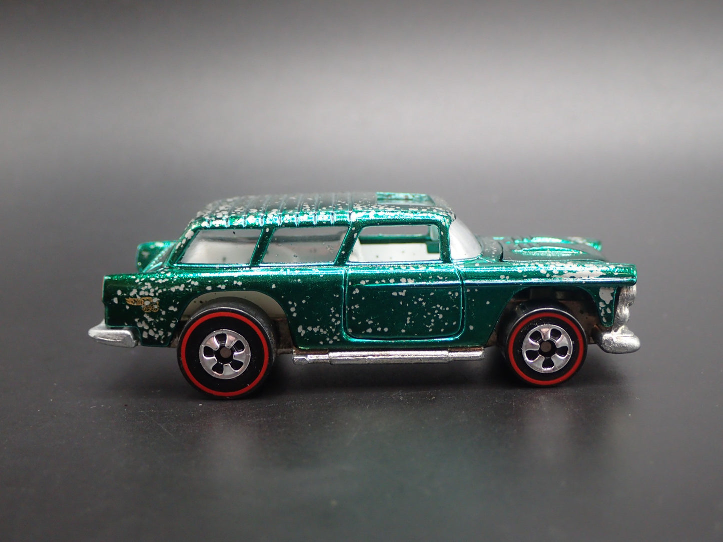 1955 CHEVY CHEVROLET NOMAD STATION WAGON BARN FIND 1:64 SCALE DIECAST MODEL CAR