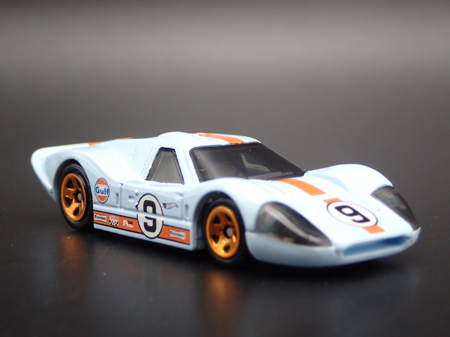 1967 67 FORD GT40 MK.IV GULF OIL RACING 1:64 SCALE DIORAMA DIECAST MODEL CAR