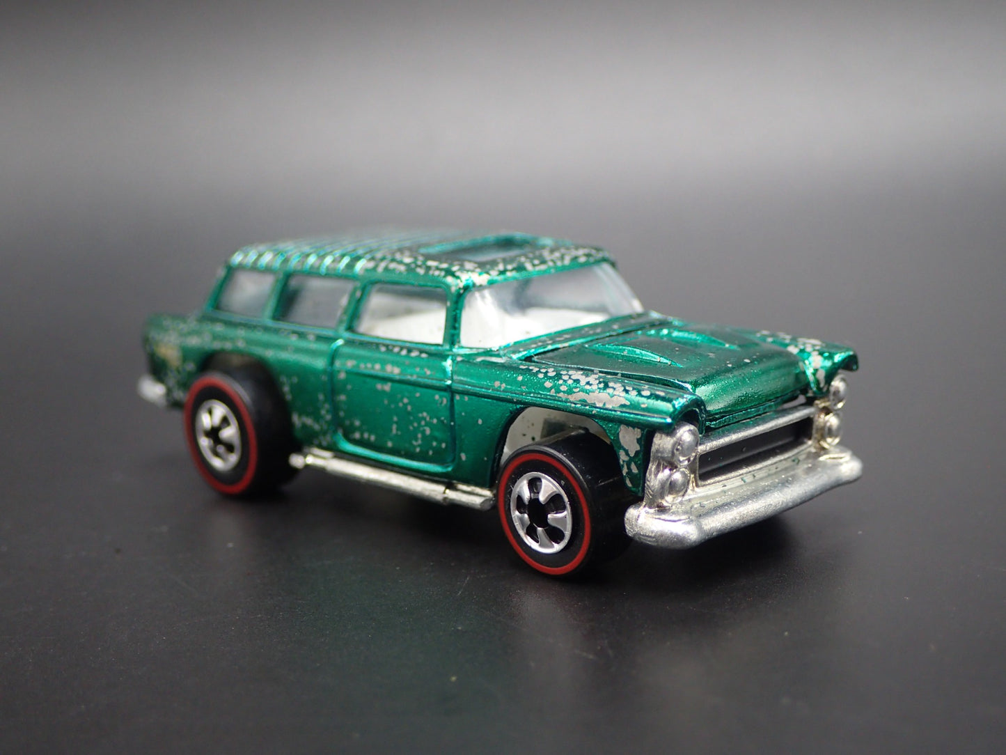 1955 CHEVY CHEVROLET NOMAD STATION WAGON BARN FIND 1:64 SCALE DIECAST MODEL CAR