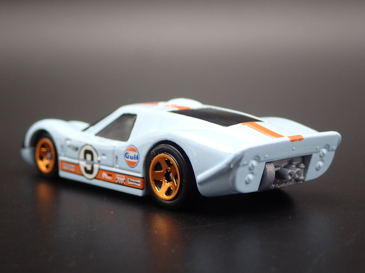1967 67 FORD GT40 MK.IV GULF OIL RACING 1:64 SCALE DIORAMA DIECAST MODEL CAR