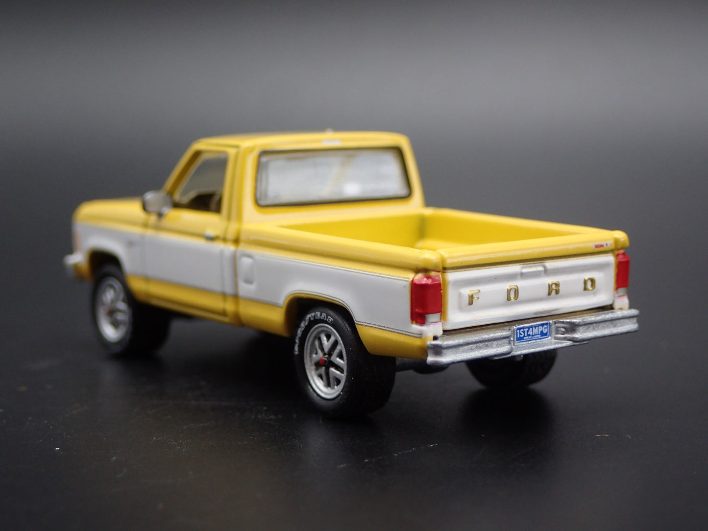 1983 83 FORD RANGER XL PICKUP TRUCK YELLOW 1:64 SCALE DIORAMA DIECAST MODEL CAR