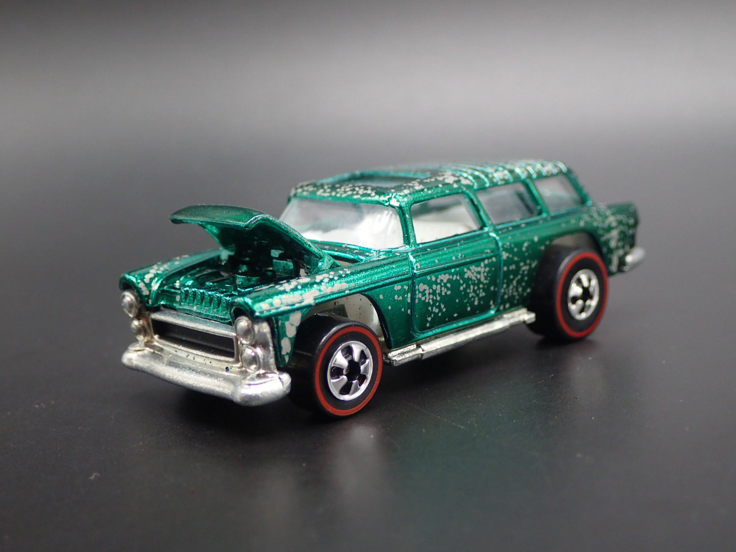 1955 CHEVY CHEVROLET NOMAD STATION WAGON BARN FIND 1:64 SCALE DIECAST MODEL CAR