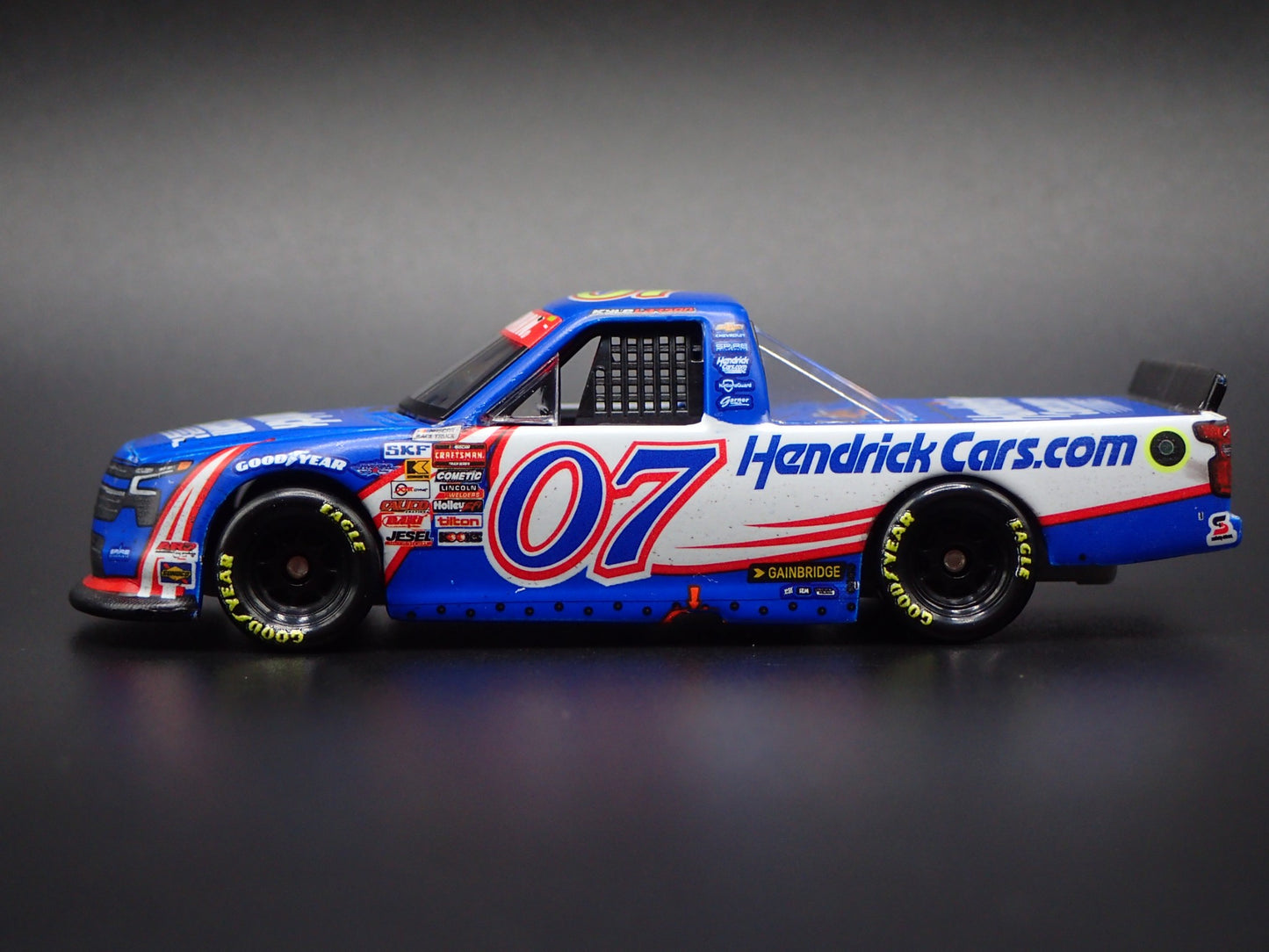 2025 CHEVY SILVERADO 07 KYLE LARSON HENDRICKCARS NASCAR TRUCK 1:64 DIECAST CAR