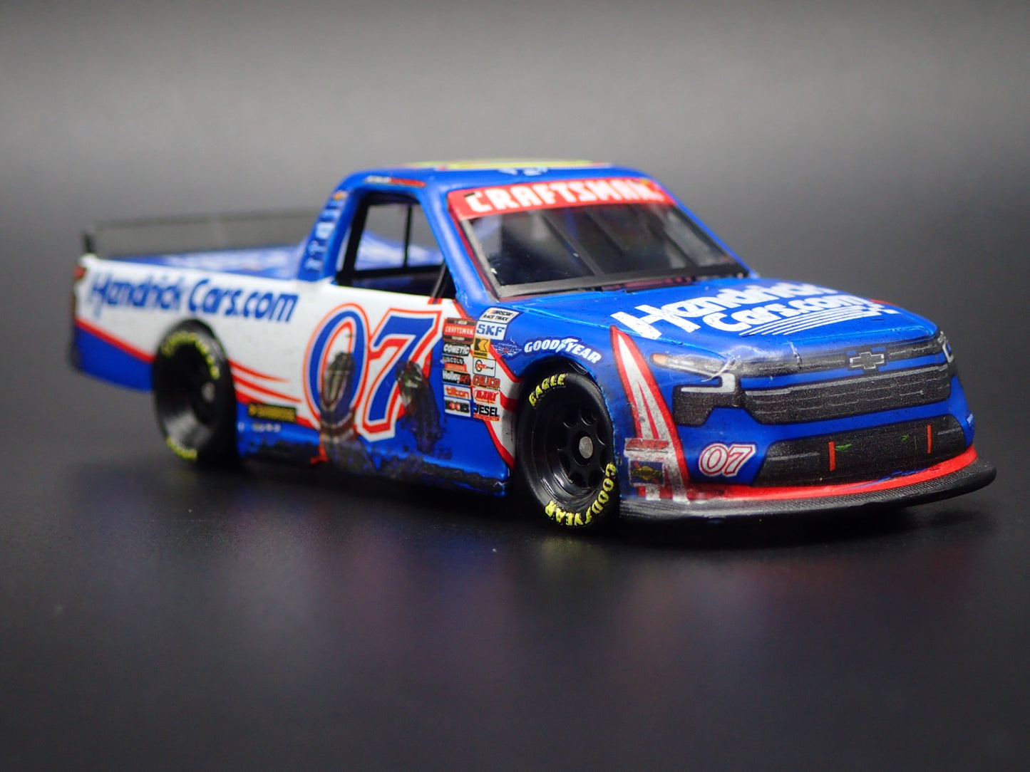 2025 CHEVY SILVERADO 07 KYLE LARSON HENDRICKCARS NASCAR TRUCK 1:64 DIECAST CAR