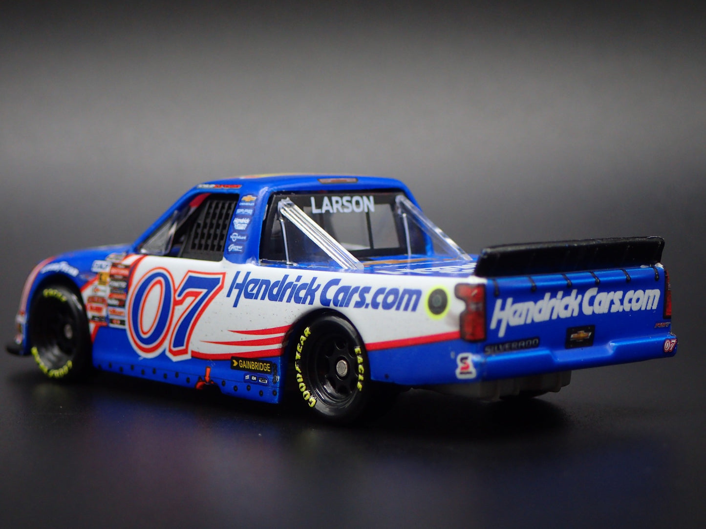 2025 CHEVY SILVERADO 07 KYLE LARSON HENDRICKCARS NASCAR TRUCK 1:64 DIECAST CAR
