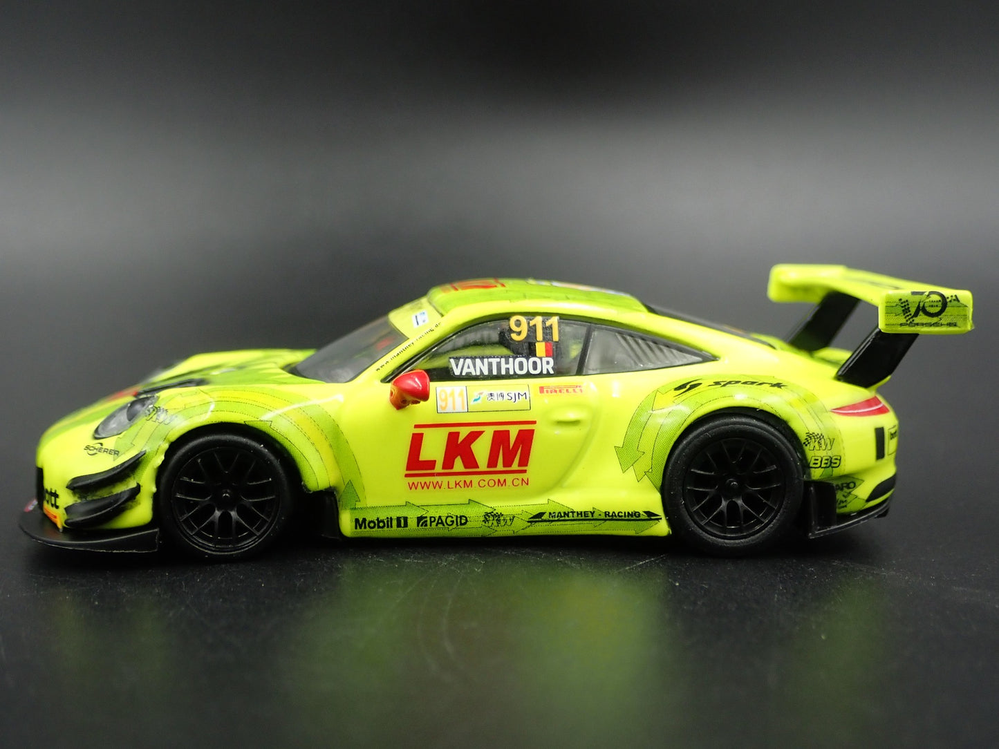 PORSCHE 911 GT3 R MANTHEY RACING LAURENS VANTHOOR 1:64 SCALE DIECAST MODEL CAR