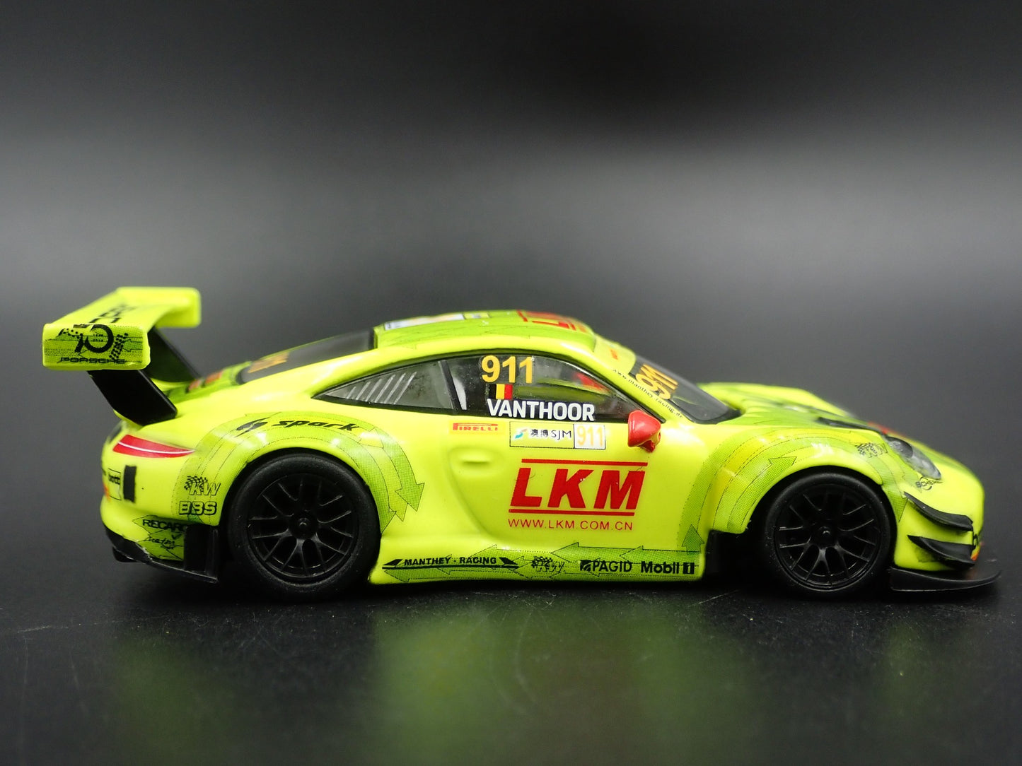 PORSCHE 911 GT3 R MANTHEY RACING LAURENS VANTHOOR 1:64 SCALE DIECAST MODEL CAR