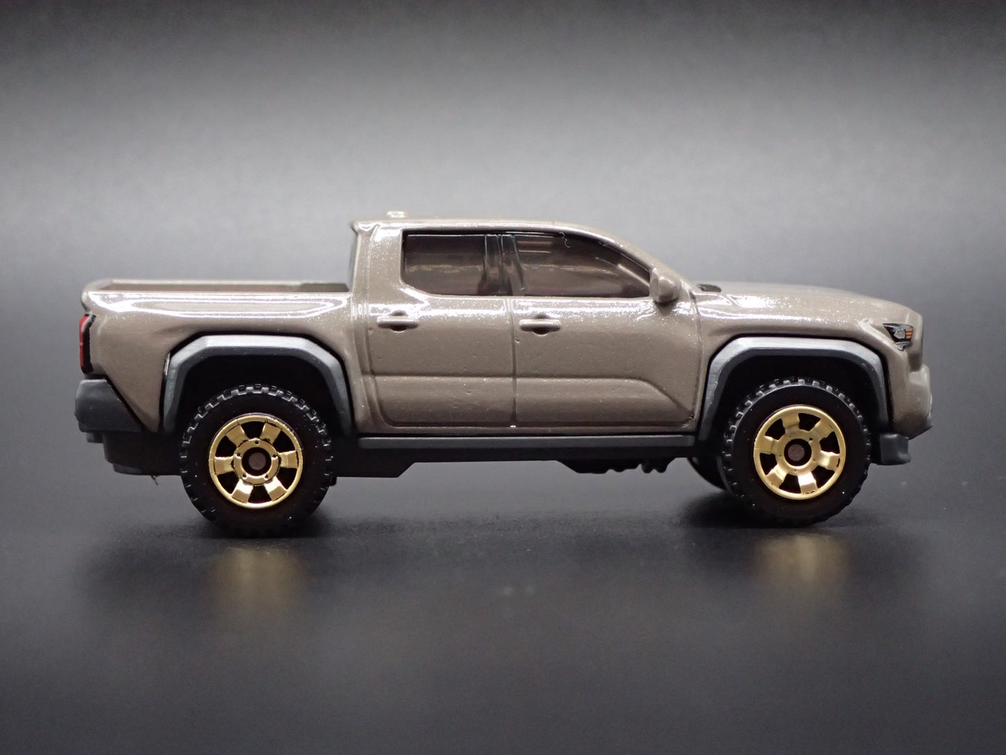2024-2026 TOYOTA TACOMA PICKUP TRUCK 1:64 SCALE DIORAMA DIECAST MODEL CAR