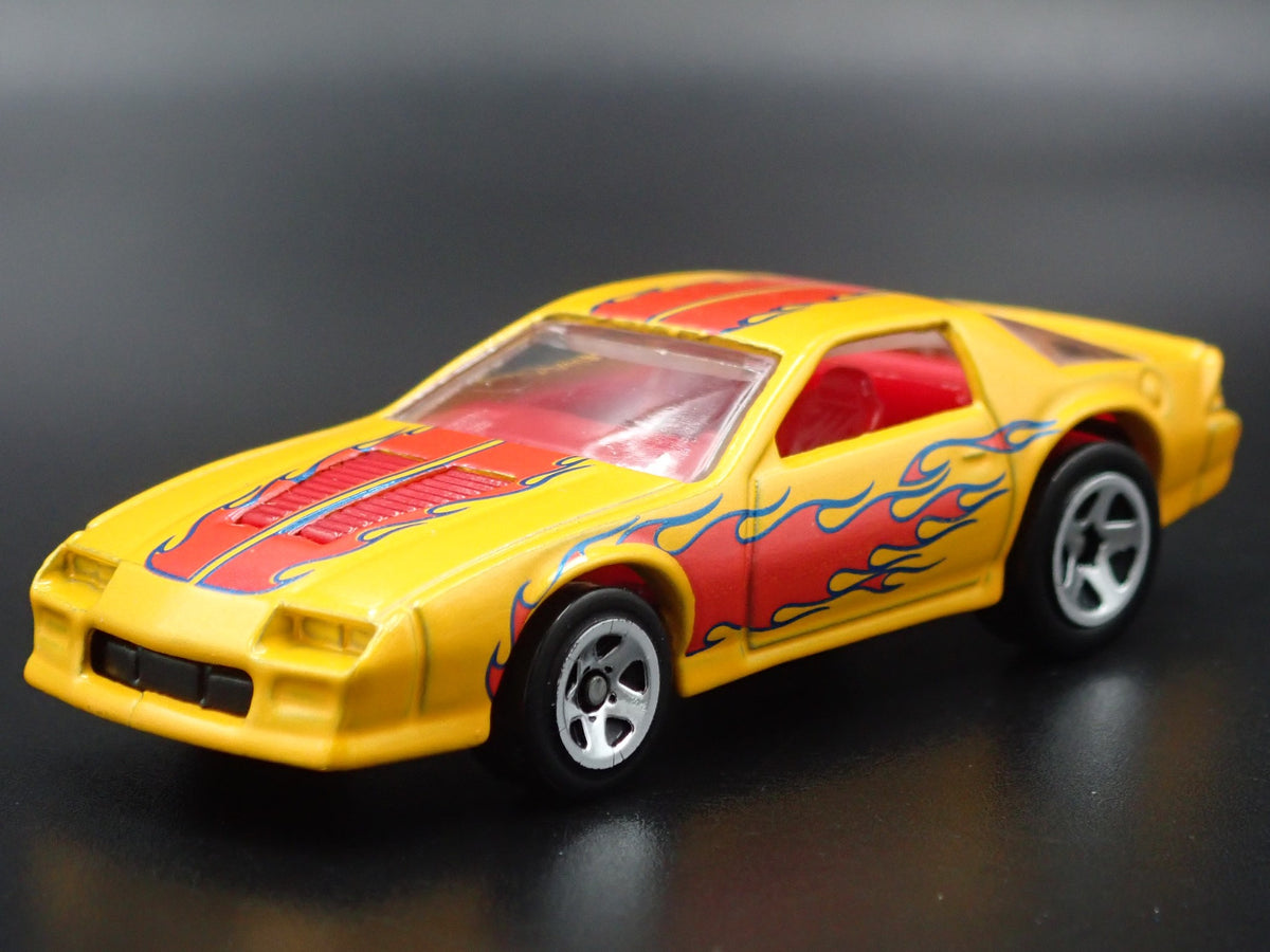 1985 85 CHEVY CHEVROLET CAMARO IROC-Z YELLOW 1:64 SCALE DIECAST MODEL CAR