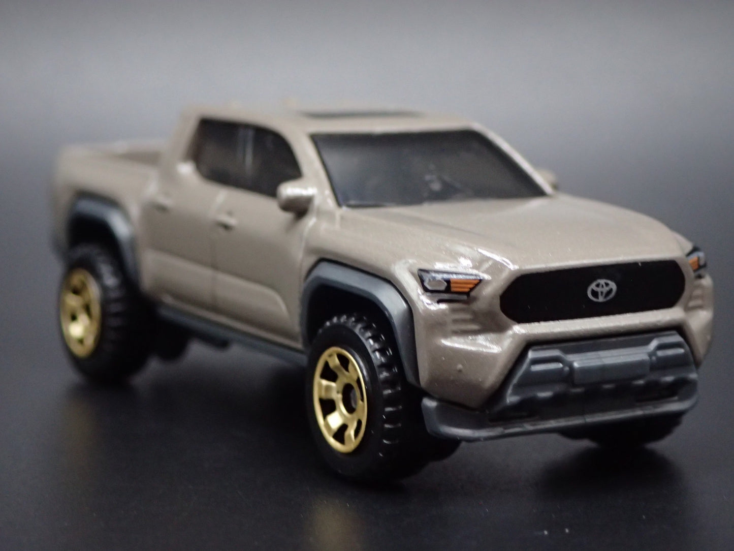 2024-2026 TOYOTA TACOMA PICKUP TRUCK 1:64 SCALE DIORAMA DIECAST MODEL CAR