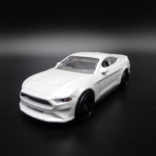 2015-2023 FORD MUSTANG COUPE WHITE 1/64 SCALE COLLECTIBLE DIECAST MODEL CAR