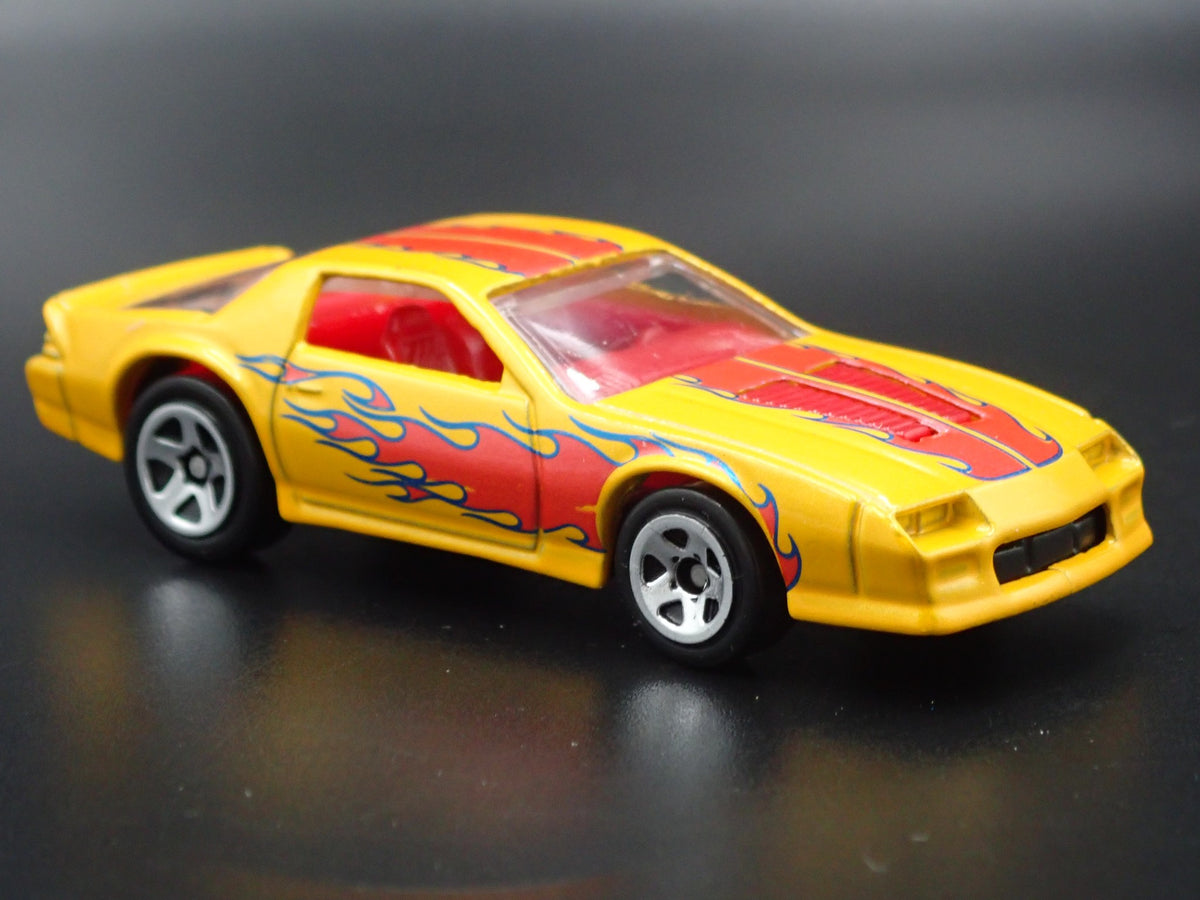 1985 85 CHEVY CHEVROLET CAMARO IROC-Z YELLOW 1:64 SCALE DIECAST MODEL CAR