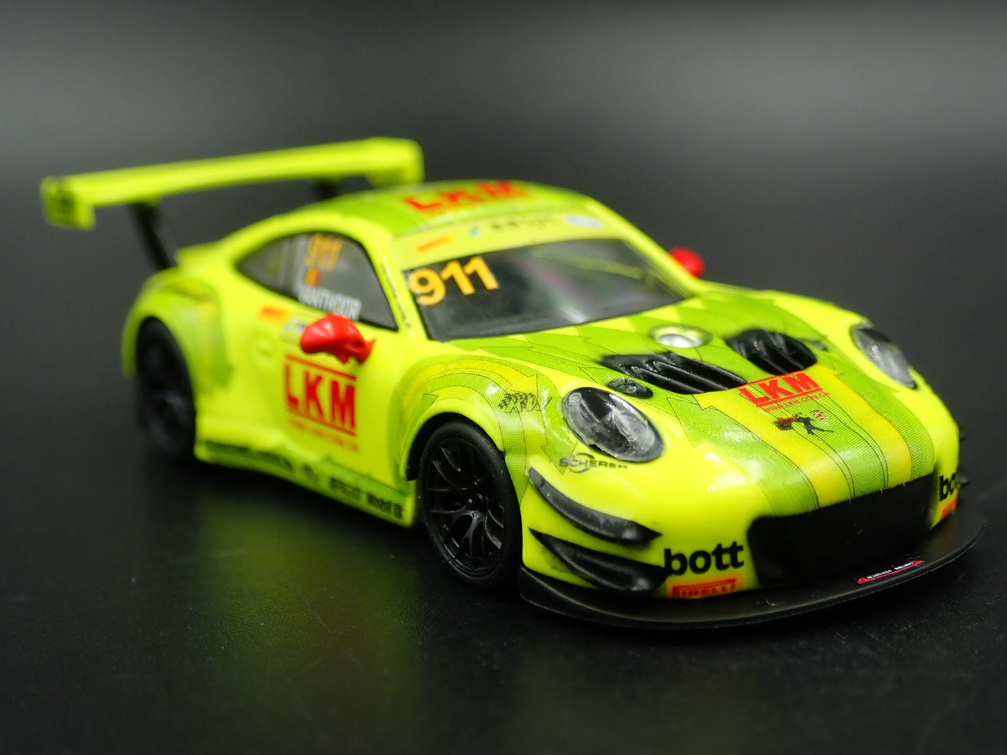 PORSCHE 911 GT3 R MANTHEY RACING LAURENS VANTHOOR 1:64 SCALE DIECAST MODEL CAR