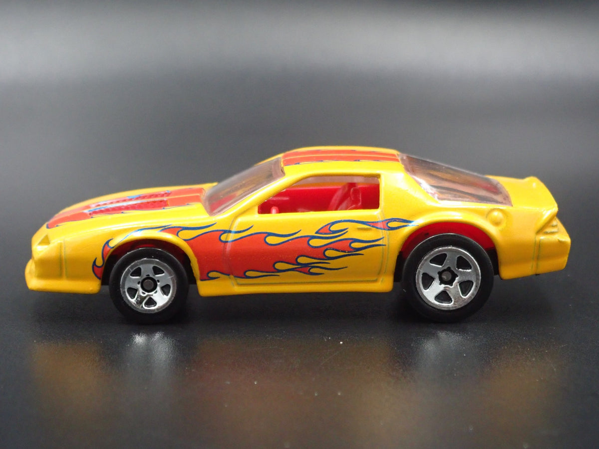 1985 85 CHEVY CHEVROLET CAMARO IROC-Z YELLOW 1:64 SCALE DIECAST MODEL CAR