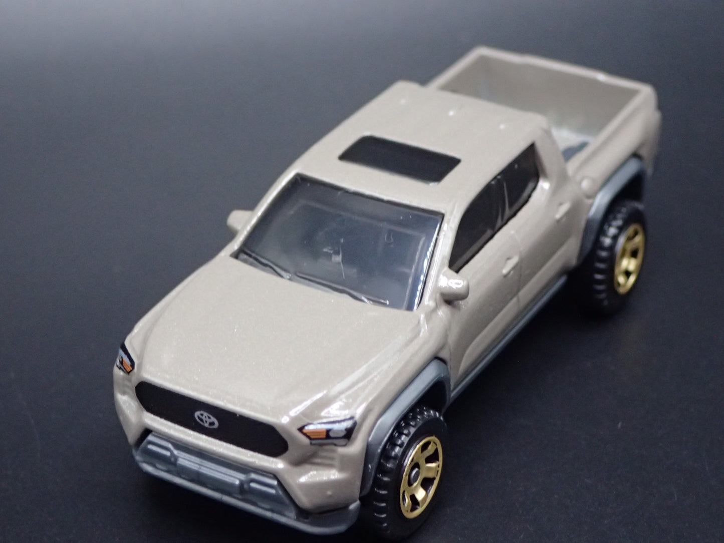 2024-2026 TOYOTA TACOMA PICKUP TRUCK 1:64 SCALE DIORAMA DIECAST MODEL CAR