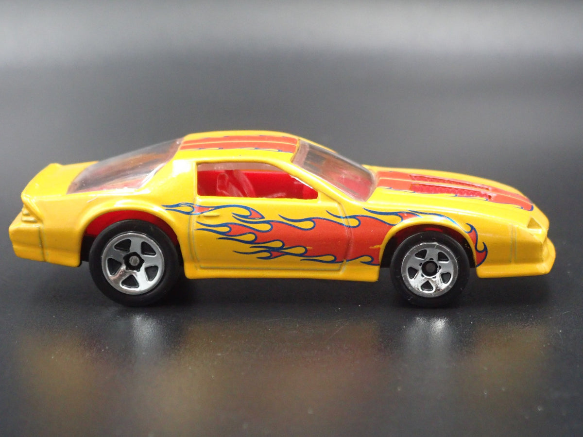 1985 85 CHEVY CHEVROLET CAMARO IROC-Z YELLOW 1:64 SCALE DIECAST MODEL CAR