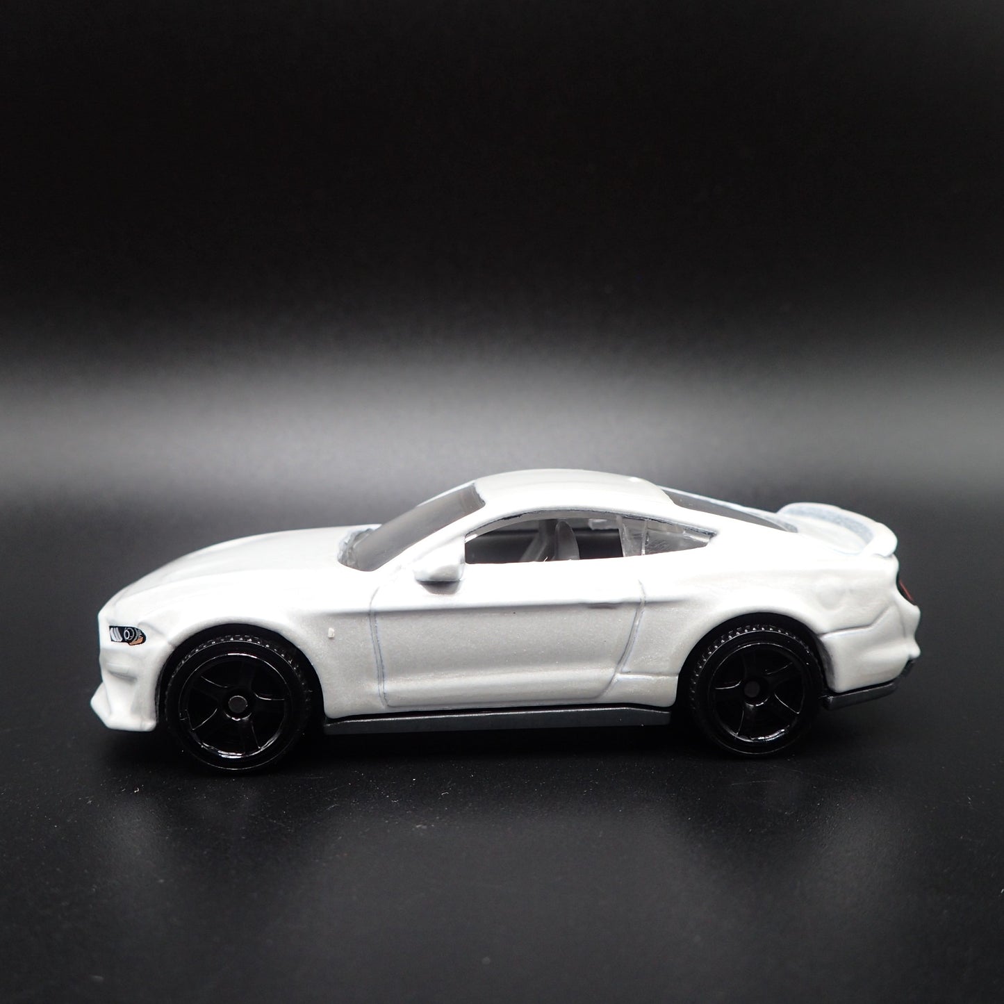 2015-2023 FORD MUSTANG COUPE WHITE 1/64 SCALE COLLECTIBLE DIECAST MODEL CAR