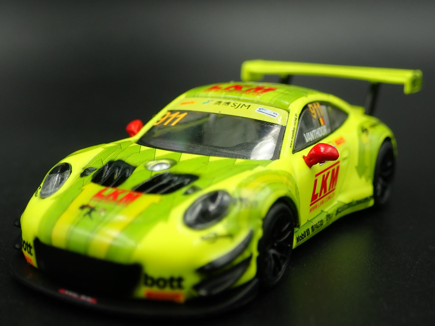 PORSCHE 911 GT3 R MANTHEY RACING LAURENS VANTHOOR 1:64 SCALE DIECAST MODEL CAR