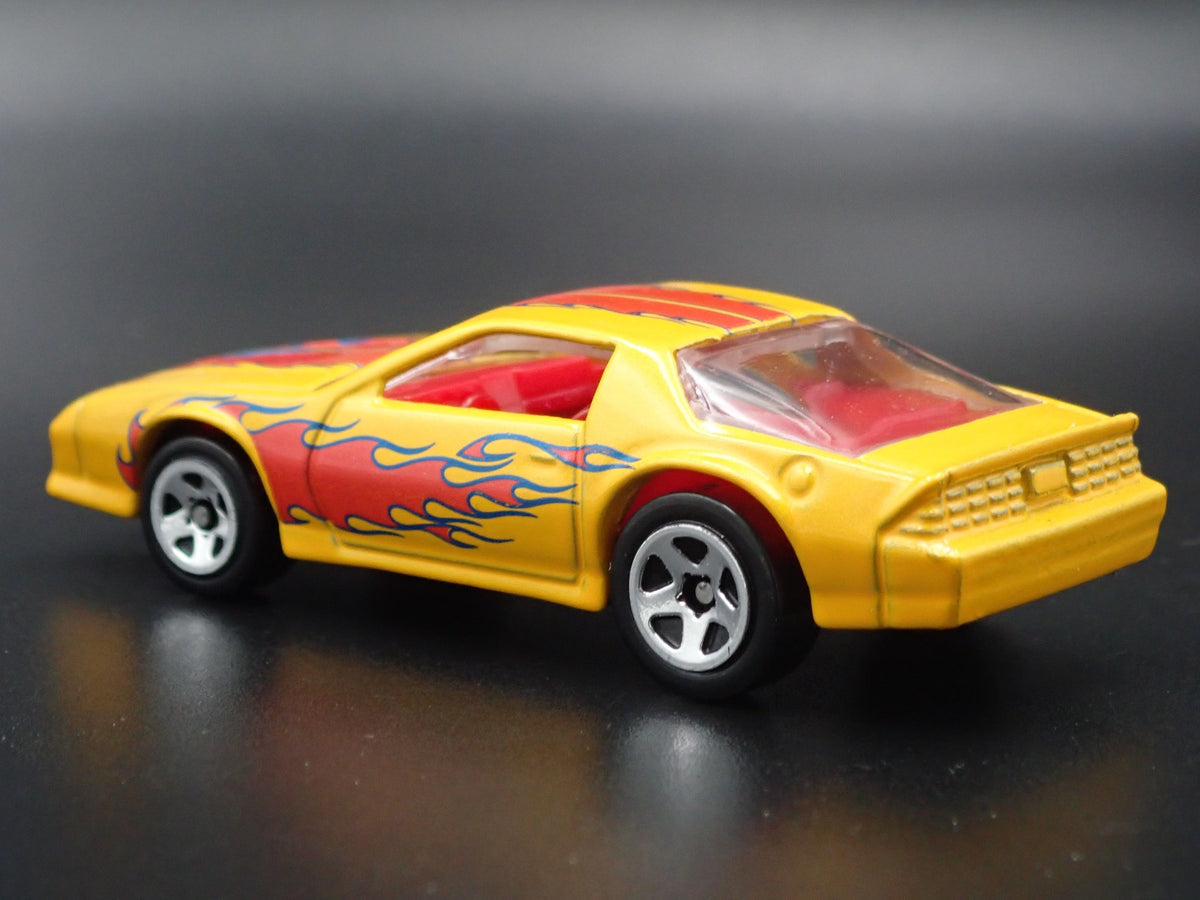 1985 85 CHEVY CHEVROLET CAMARO IROC-Z YELLOW 1:64 SCALE DIECAST MODEL CAR