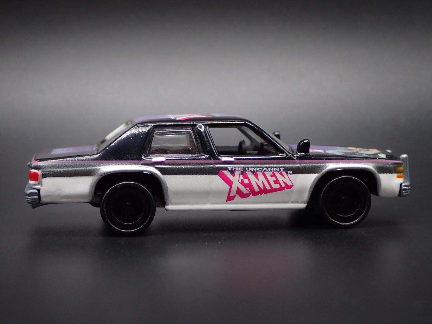 1980-1991 FORD LTD CROWN VICTORIA THE UNCANNY XMEN 1/64 SCALE DIECAST MODEL CAR