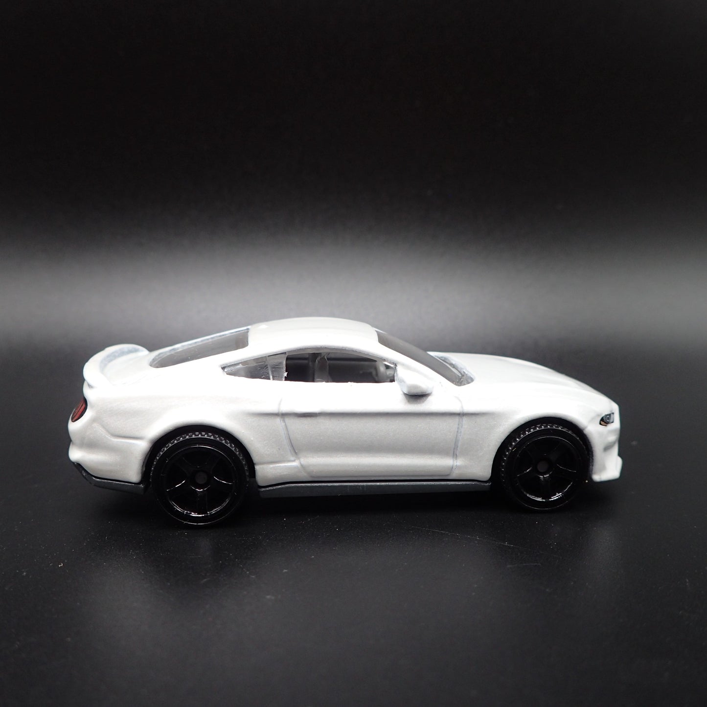 2015-2023 FORD MUSTANG COUPE WHITE 1/64 SCALE COLLECTIBLE DIECAST MODEL CAR
