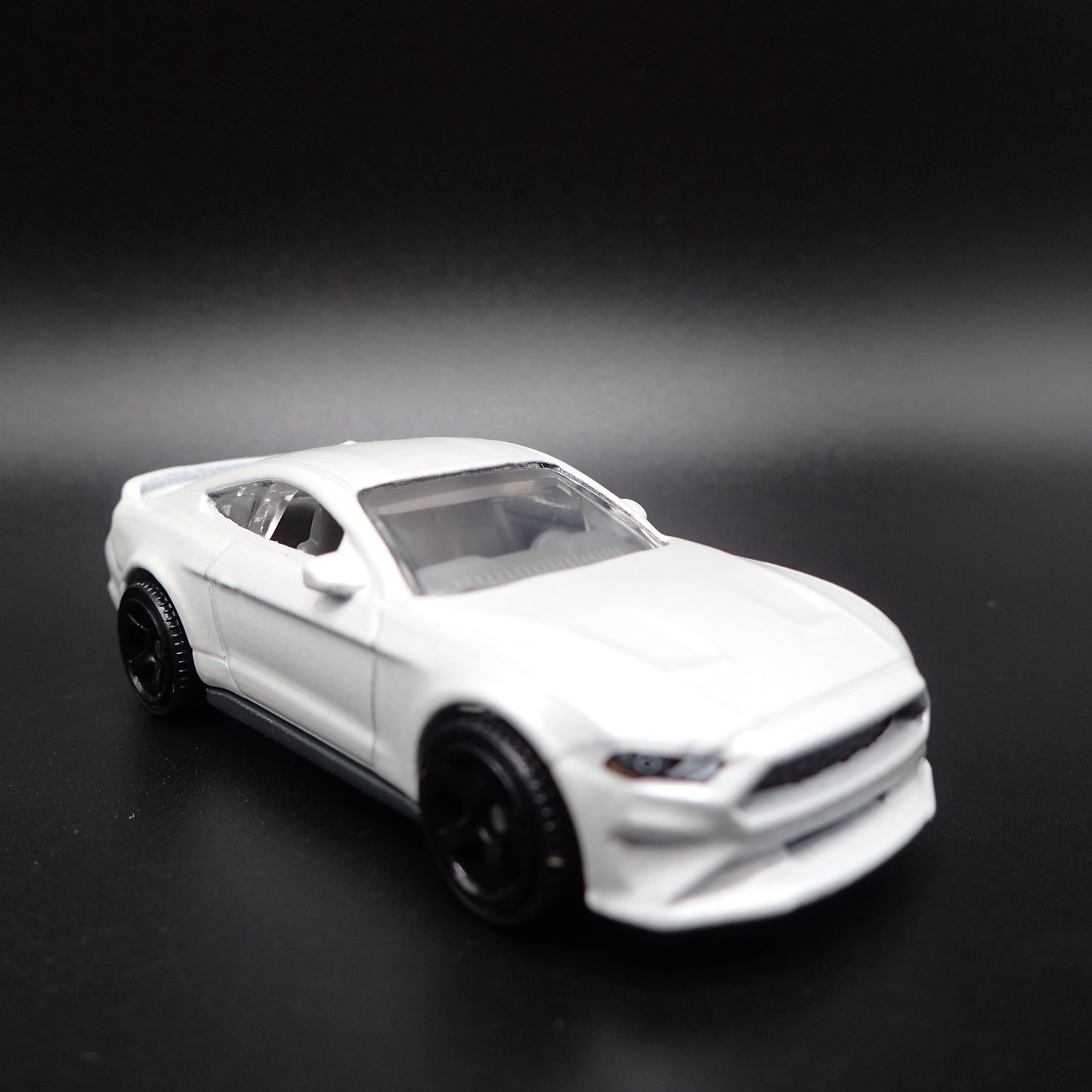 2015-2023 FORD MUSTANG COUPE WHITE 1/64 SCALE COLLECTIBLE DIECAST MODEL CAR