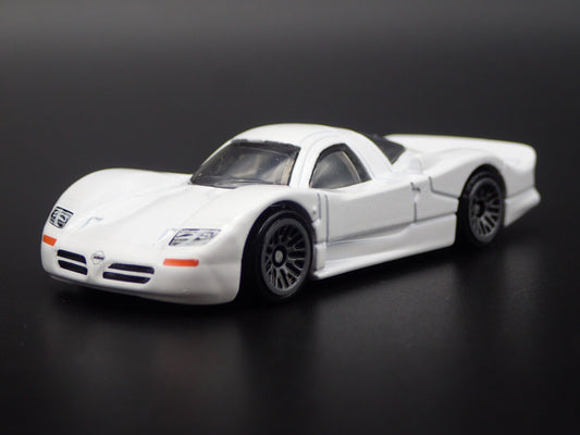 1997 NISSAN R390 GT1 RACE CAR 1:64 SCALE COLLECTIBLE DIORAMA DIECAST MODEL CAR