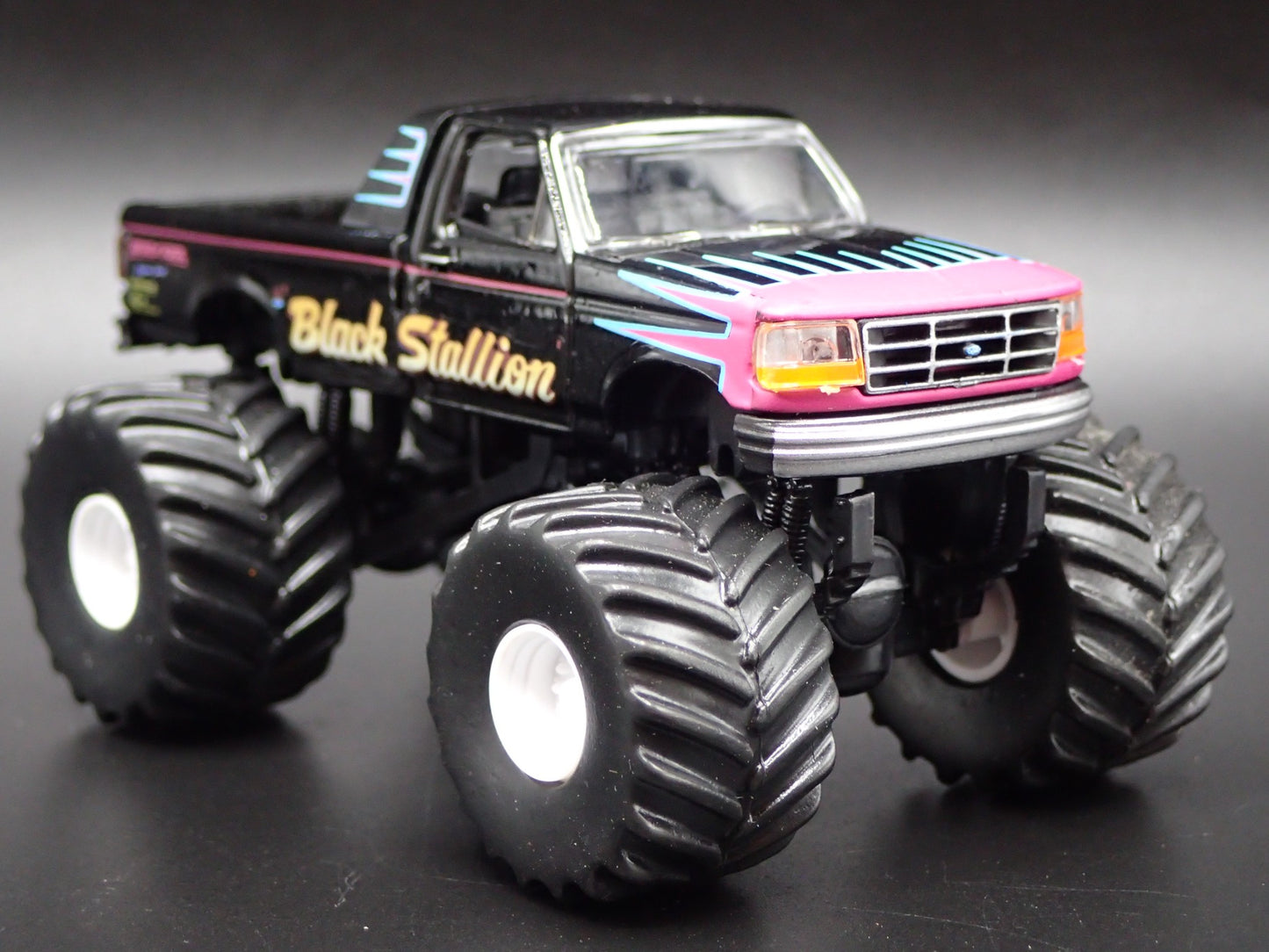 1992 92 FORD F250 MONSTER TRUCK BLACK STALLION RARE 1/64 SCALE DIECAST MODEL CAR