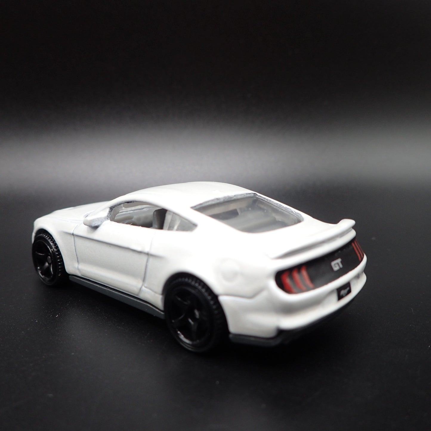 2015-2023 FORD MUSTANG COUPE WHITE 1/64 SCALE COLLECTIBLE DIECAST MODEL CAR