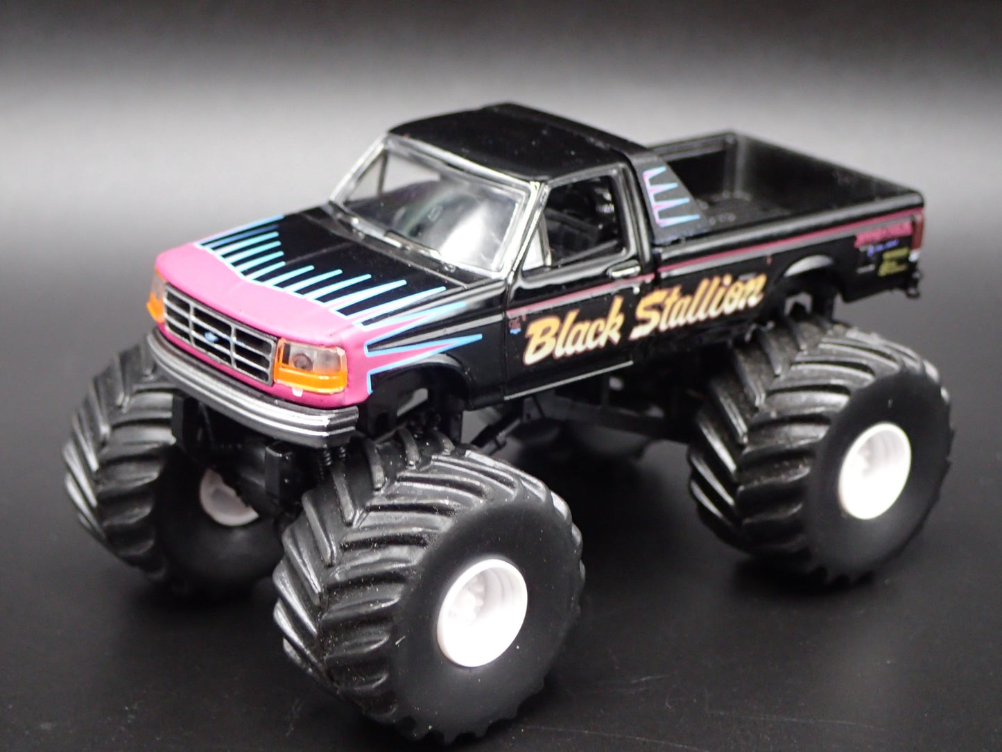 1992 92 FORD F250 MONSTER TRUCK BLACK STALLION RARE 1/64 SCALE DIECAST MODEL CAR