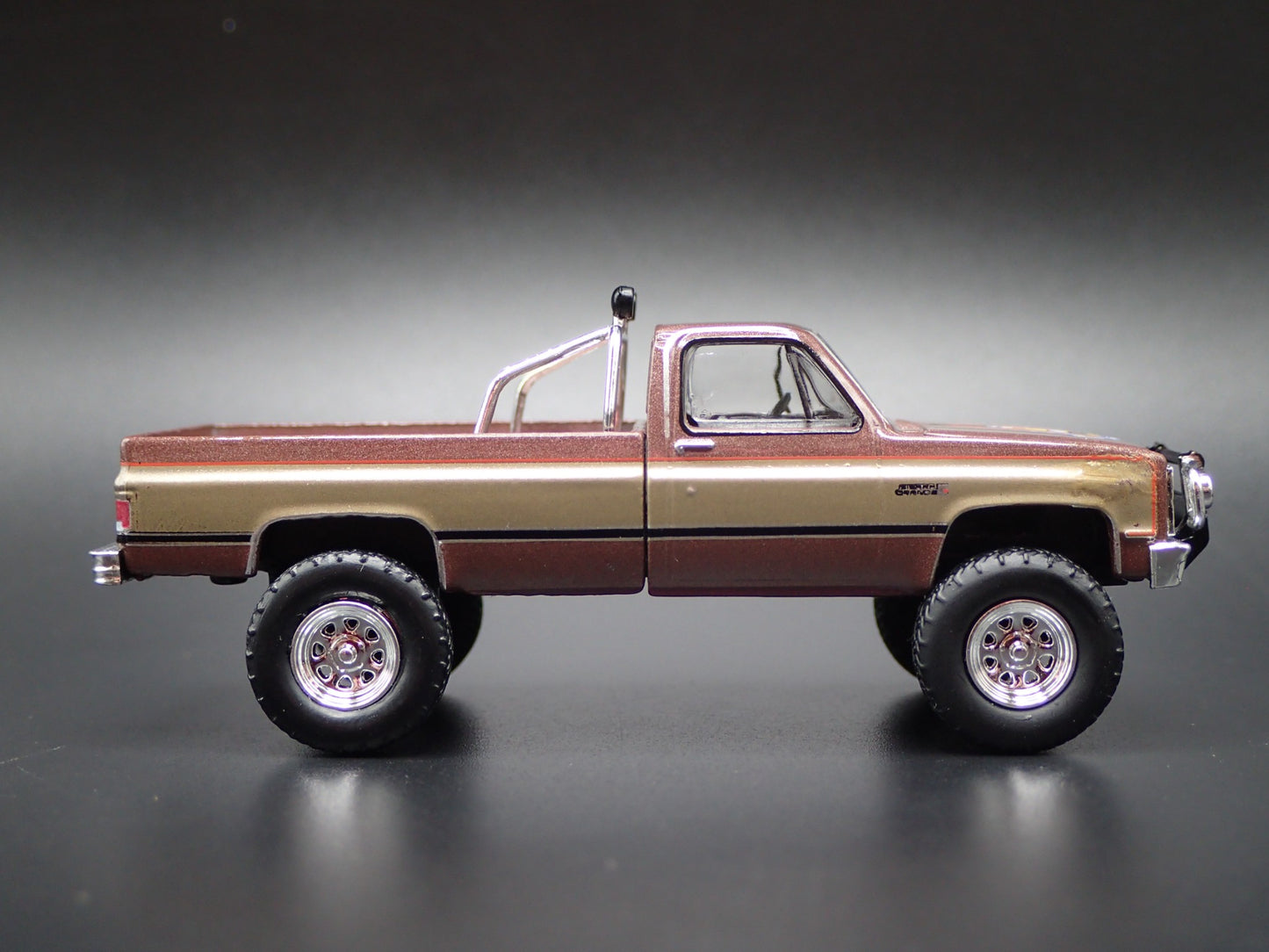 1982 82 GMC K2500 4X4 TRUCK FALL GUY SQUAREBODY 1/64 SCALE DIECAST MODEL CAR